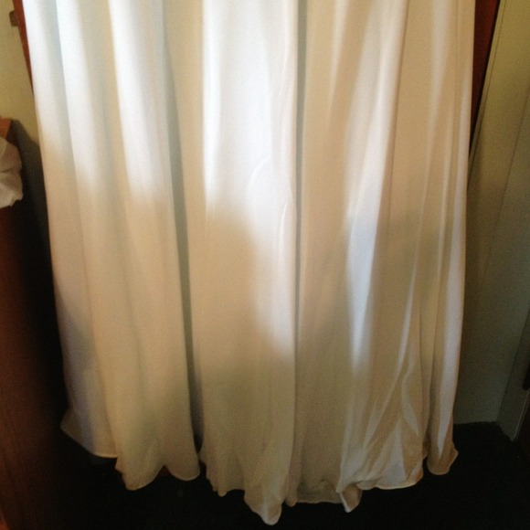 Plus Size Very Pretty Long Gown - Picture 2 of 3