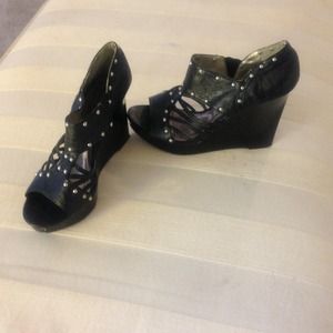 Black wedge heel shoes