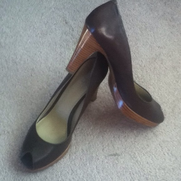 Shoes - Picture 3 of 4