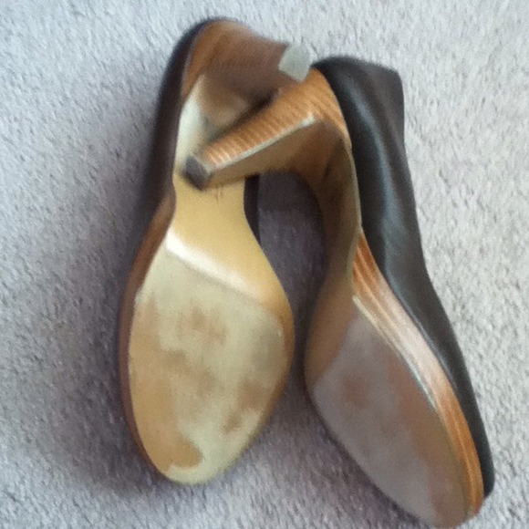 Shoes - Picture 4 of 4