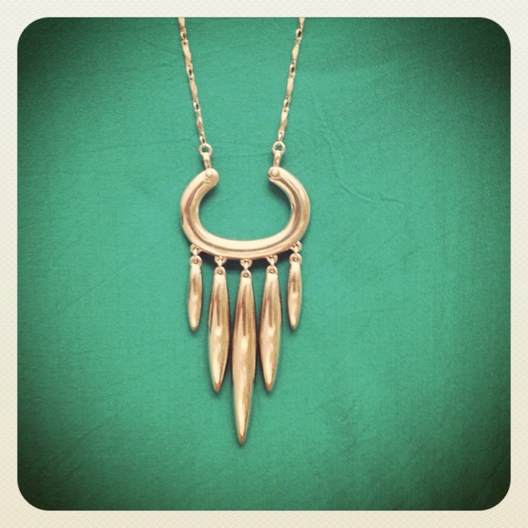 ❌SOLD❌ Stella & Dot Nahla Necklace in Silver