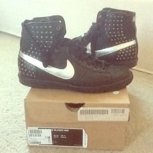 Nike Blazer Size 7