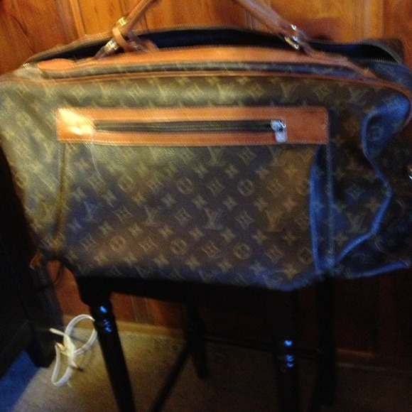 🚫Sold🚫😍😍Mid size Louis Vuitton 100% authentic - Picture 1 of 4