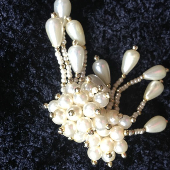 Vintage pearl spray clasp earrings - Picture 2 of 2