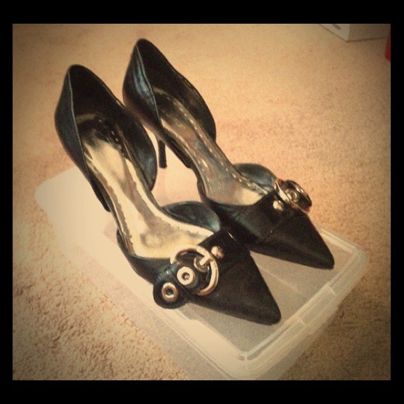 ❌Trade with jennibuck❌ BCBGirls Buckle Kitten Heel