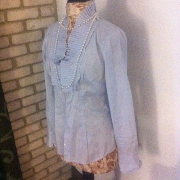 SOLD Ruffled button up - Picture 2 of 4