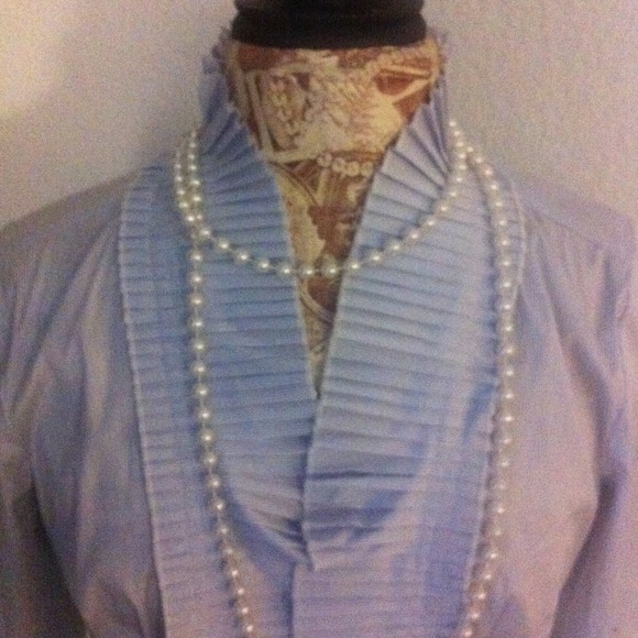 SOLD Ruffled button up - Picture 3 of 4