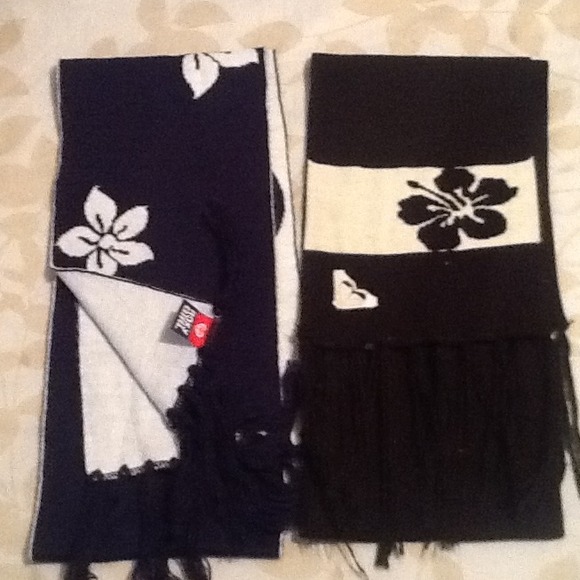 ⭕SOLD⭕Two roxy  scarfs