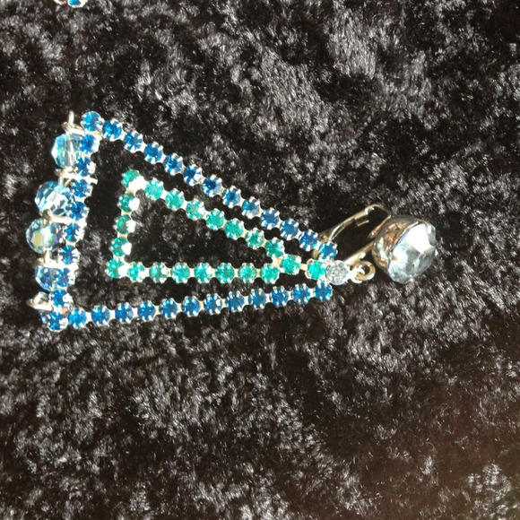 Dangly blue/green rhinestone clasp earrings - Picture 2 of 2