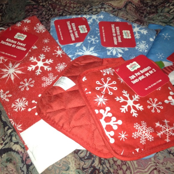 *SOLD*Pot Holders/Oven Mits/Kitchen Towels