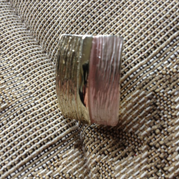 Vintage pink and golden clasp earrings - Picture 2 of 2