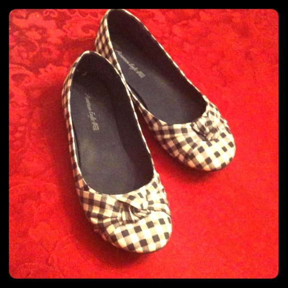 checkered flats w/ knotted detail on toes.