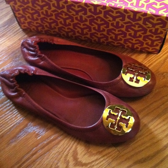 ✨Magenta tory burch flats !😘✨