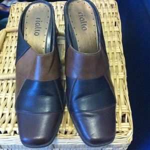 Multi brown colored backless shoes.