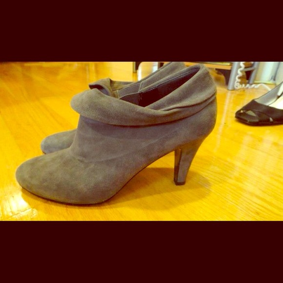 Tahari Gerry ankle boot