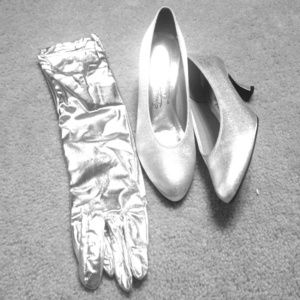 Classic pump and gloves