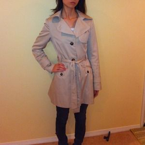 H&M trench coat size US4
