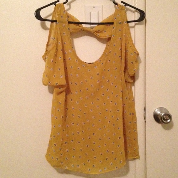 Top. One size. - Picture 1 of 2