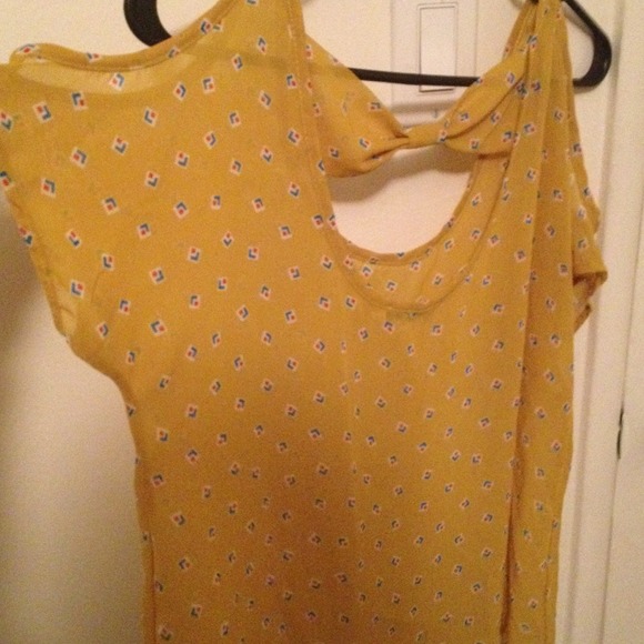 Top. One size. - Picture 2 of 2