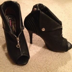Dollhouse peep toe shoes 🎉REDUCED🎉