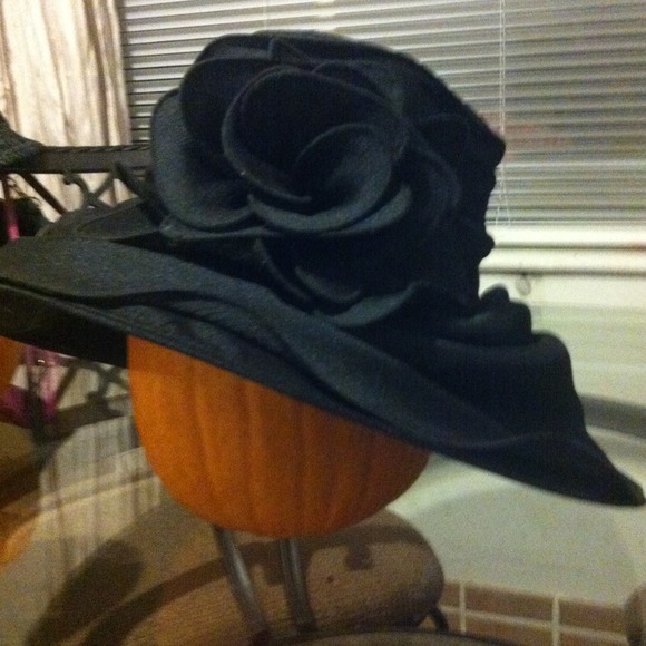 Black special occasion hat