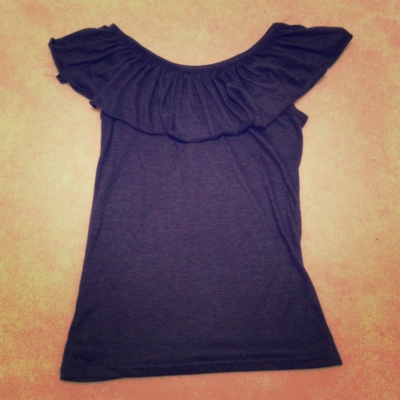 SOLD- Super soft tank with fluttery trim
