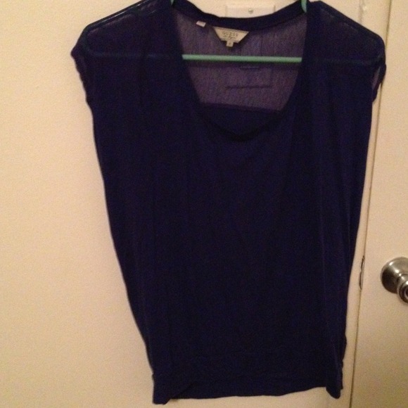 Guess top - Picture 1 of 2