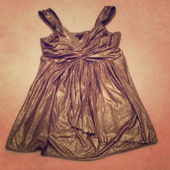 TRADED- NWOT gold flowy top with twisted bust