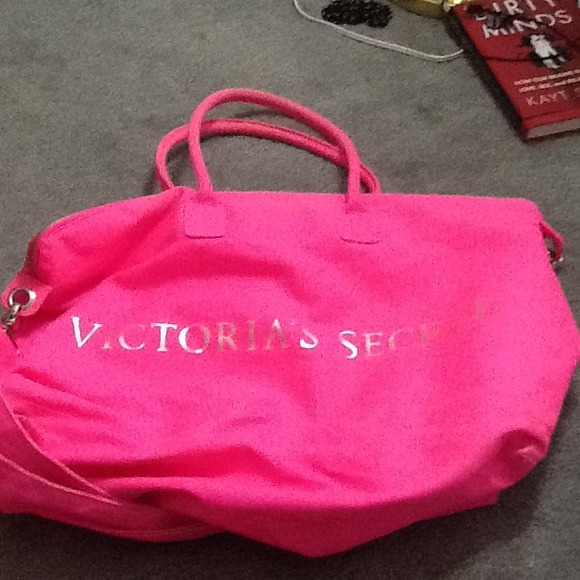 ✨Reduced✨Victoria's Secret carry on bag