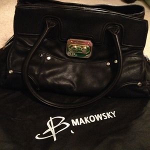 B Makowsky  authentic blk leather purse 🎉reduced