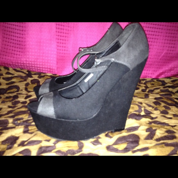 Black and grey wedges!!