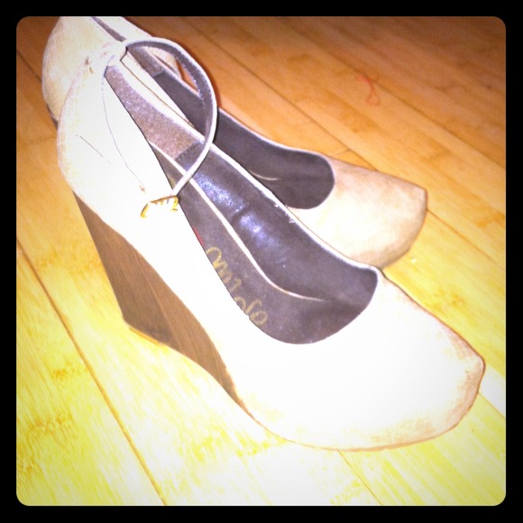 Tan snake skin design platform wedge size 7.5