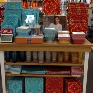 bobby flay plates not selling it