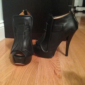 Black leather L.A.M.B high heel