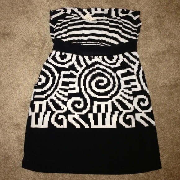 Cute strapless dress/top - Picture 2 of 3
