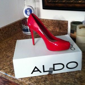 Aldo red pump