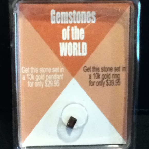 1.0 carat garnet gemstone