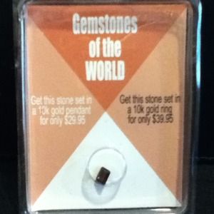 1.0 carat garnet gemstone