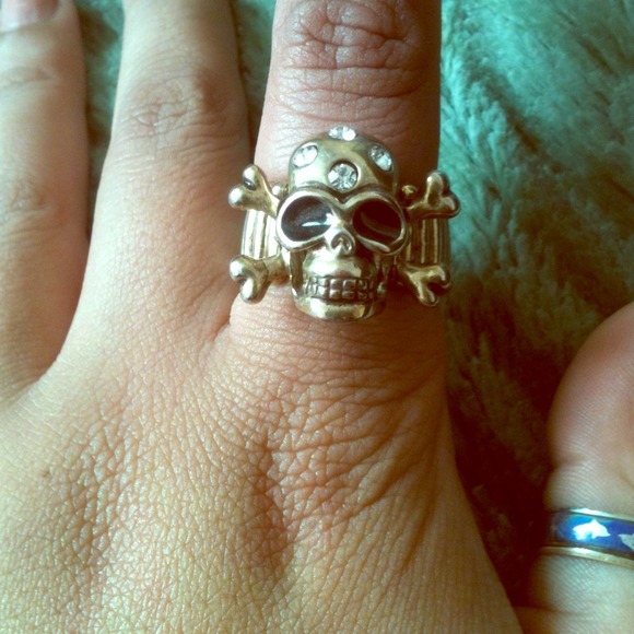 gold skull ring
