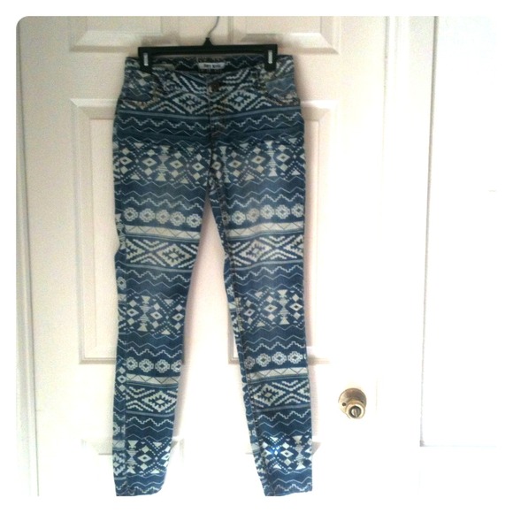 Tribal print skinny jeans NWOT