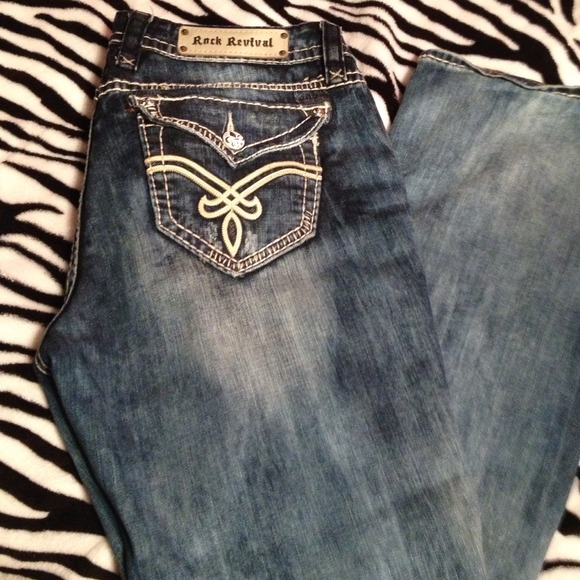 👍Reduced price!👍Rock revivals! Gently Used