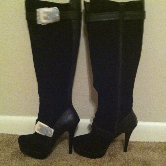 Black boots...❤Make me an offer❤