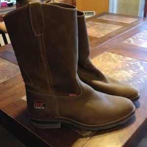 **** SOLD******Men's work boots