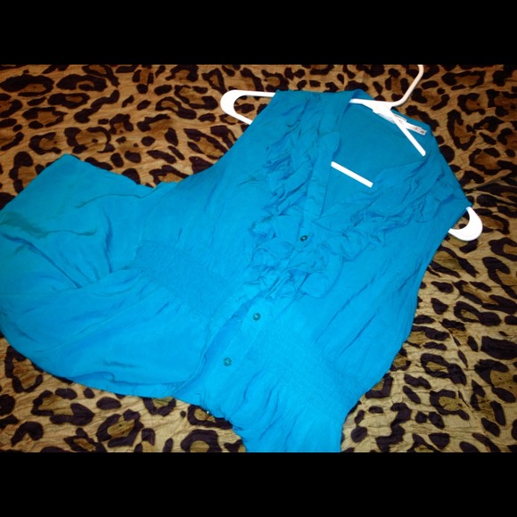 Cute turquoise dress! Worn once