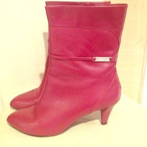 Kenneth Cole leather boot with  kitten heel