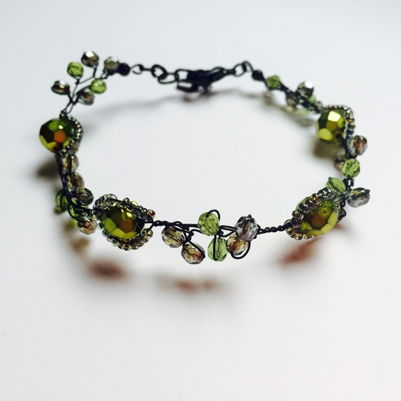 Jewelry - Green and clear beaded bracelet