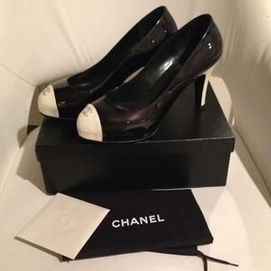 Authentic Chanel pumps..Really gorgeous, like new!