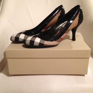 Authentic Burberry pumps, worn once, great buy!