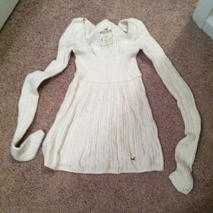 Hollister cream sweater