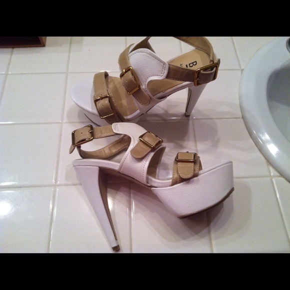 SOLD Cute shoes too high for me :(